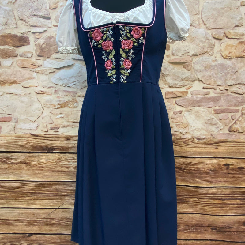 Vintage Dirndl Gr. 40 dunkelblau mit Rosenstickerei, Bluse & rosa Schürze