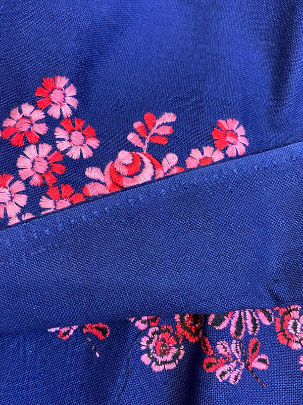 Vintage Dirndl Gr. 42 Blau mit Rosenstickerei, Bluse & pinker Schürze, Ansicht 6