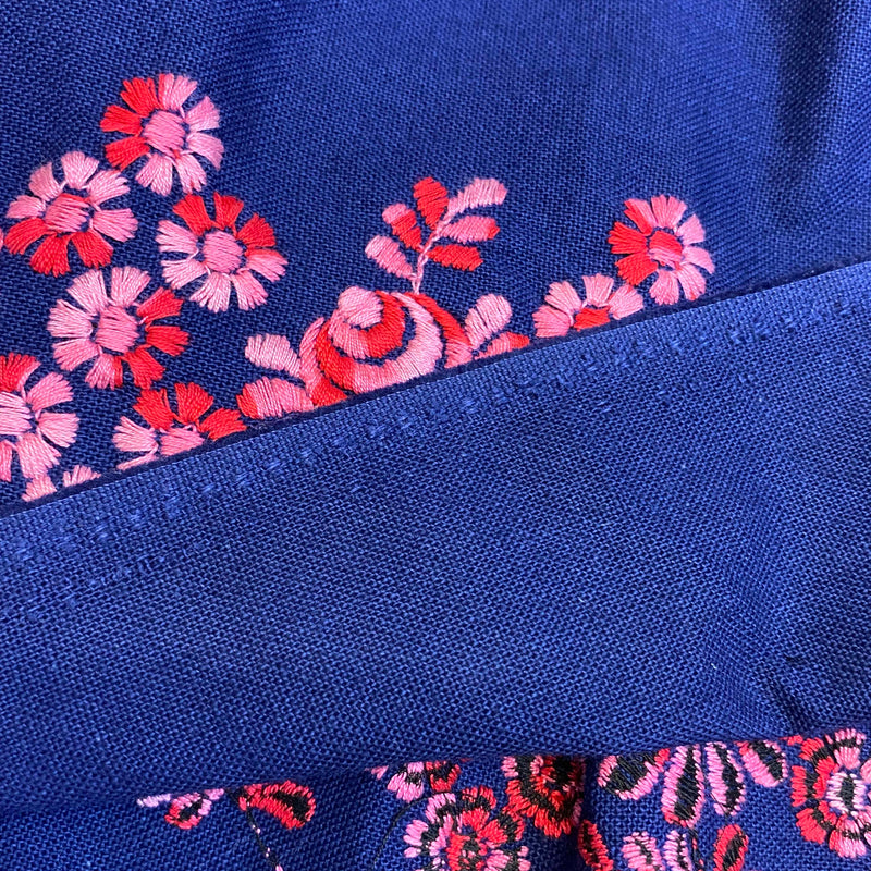 Vintage Dirndl Gr. 42 Blau mit Rosenstickerei, Bluse & pinker Schürze, Ansicht 6