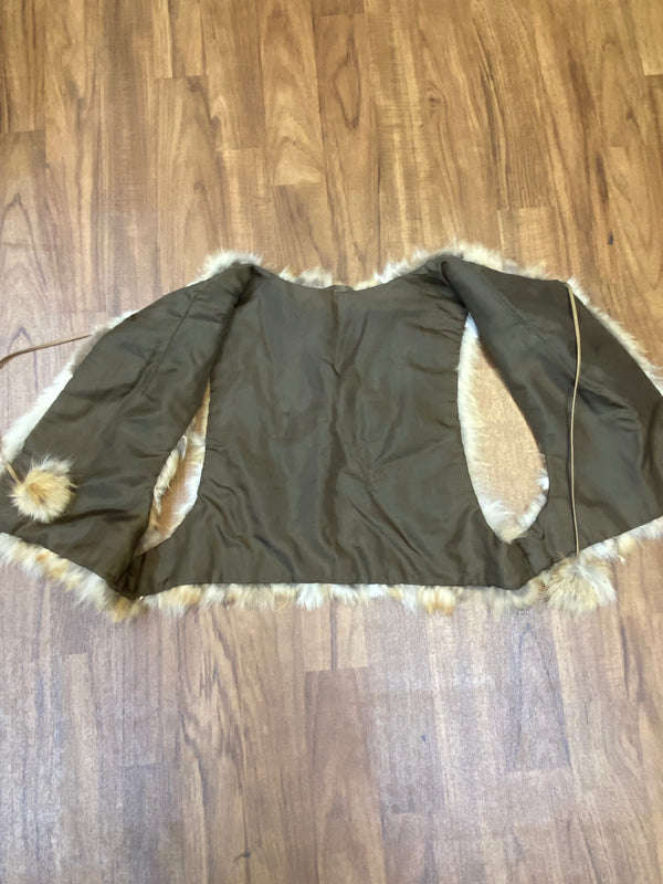 Vintage Fellweste XXL in Naturtönen mit Bindebändern und Pompons, gefüttert; Damen-Weste im Boho-/70er-Look, guter Vintage-Zustand.