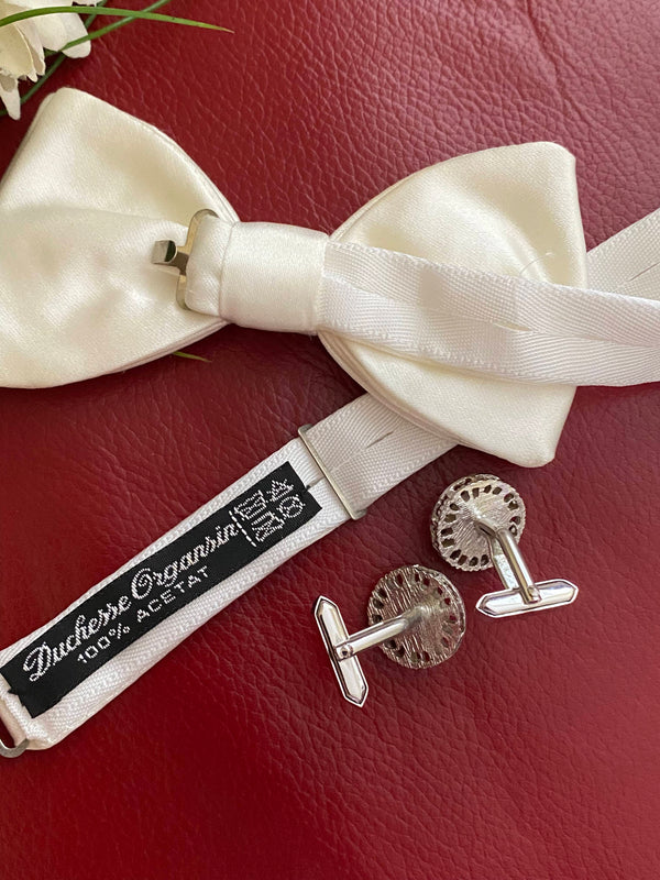 „Festliches Vintage Herren Set mit Fliege und schwarzen Manschettenknöpfen“