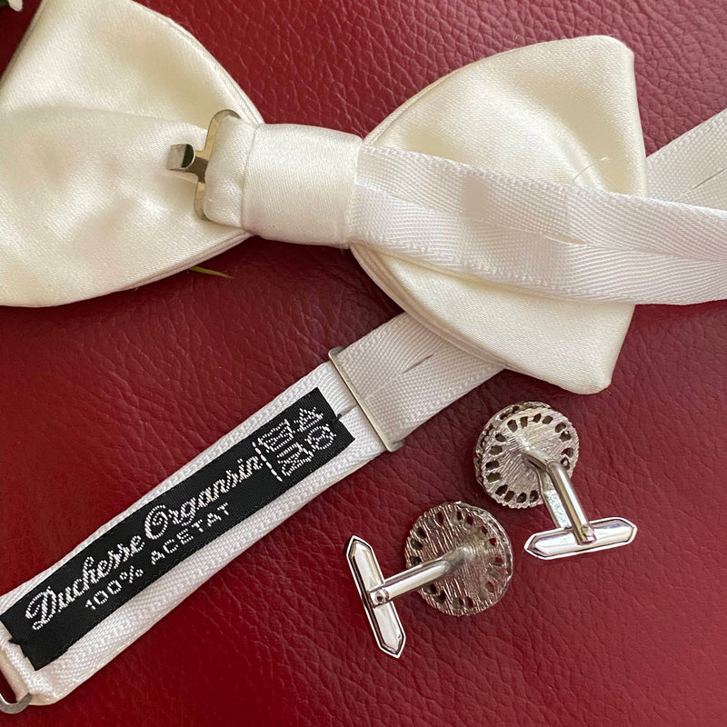 „Festliches Vintage Herren Set mit Fliege und schwarzen Manschettenknöpfen“