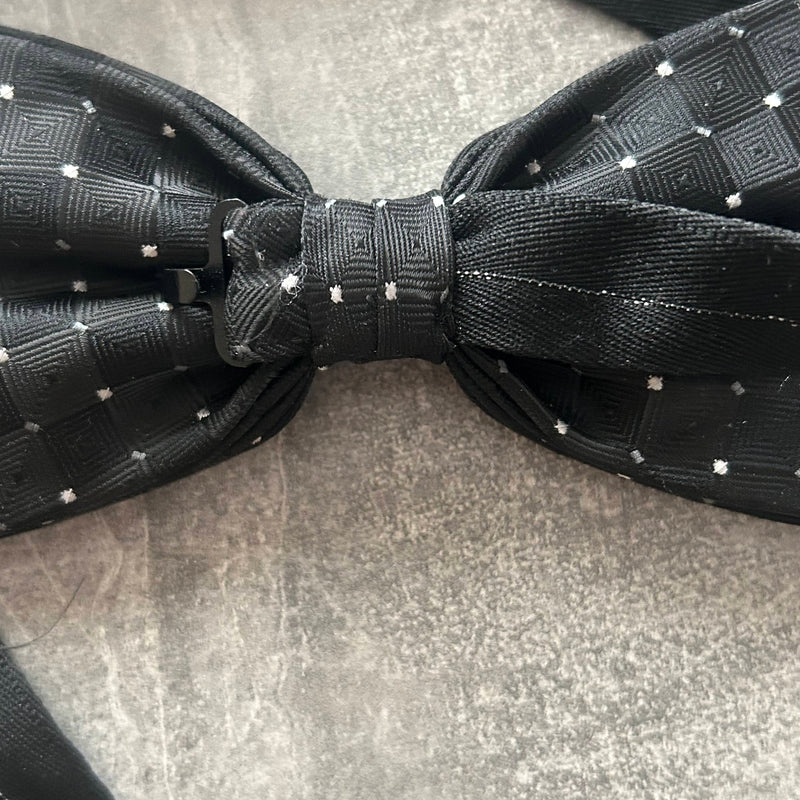 Detail Knotung & Jacquardmuster Fliege J. Ploenes