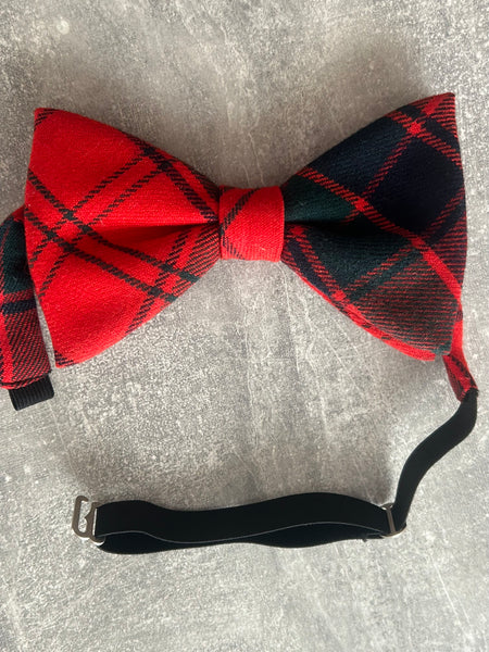 Vorgebundene Vintage-Tartan-Fliege rot dunkelgrün