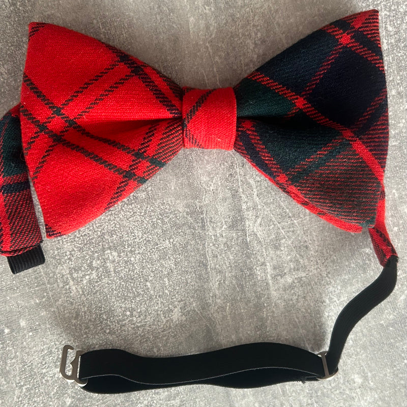 Vorgebundene Vintage-Tartan-Fliege rot dunkelgrün