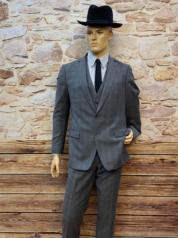 „Grauer 20er-Jahre Herrenanzug als komplettes Outfit mit Weste, Hose, Hut und Taschenuhr“