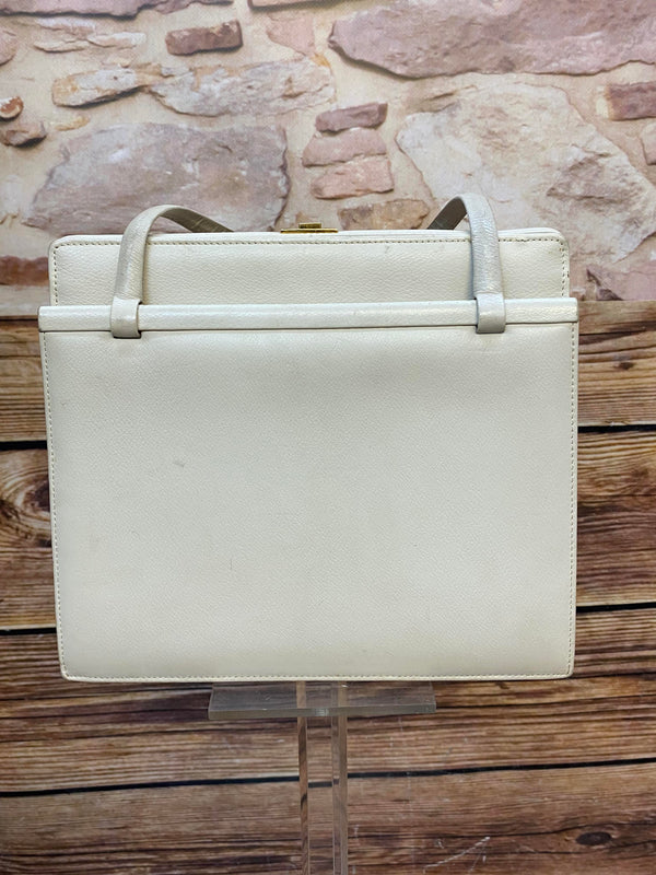 Cremefarbene Vintage Handtasche mit zwei Henkeln, goldfarbenem Verschluss und Innenfach Ansicht 1