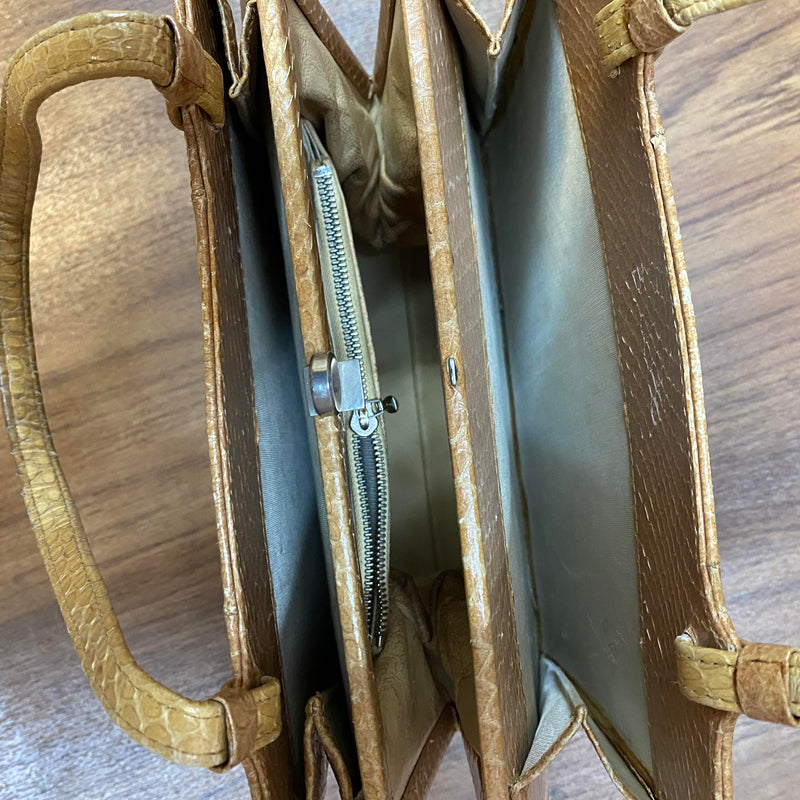 Vintage Handtasche in Cognac mit glänzender Reptilleder-Struktur, zwei Henkeln und Metallverschluss Ansicht 7