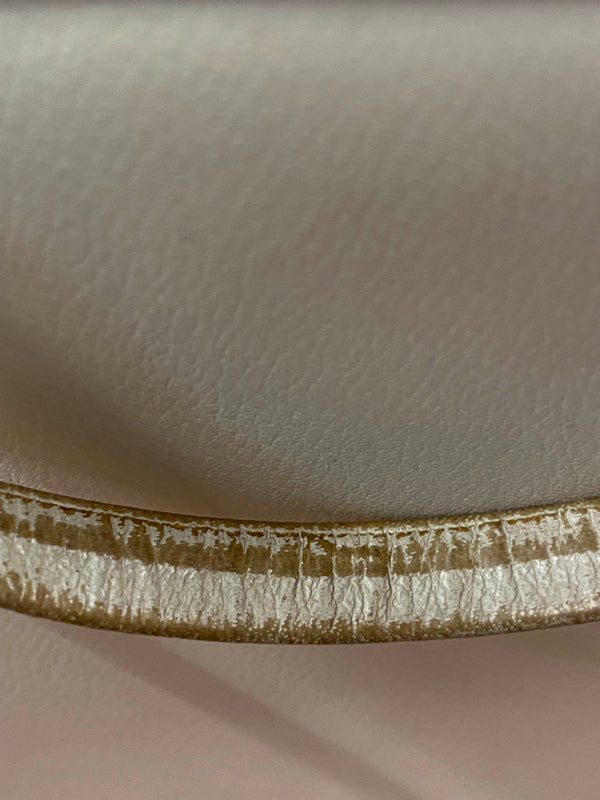 Cremefarbene Vintage Handtasche mit zwei Henkeln, goldfarbenem Verschluss und Innenfach Ansicht 7