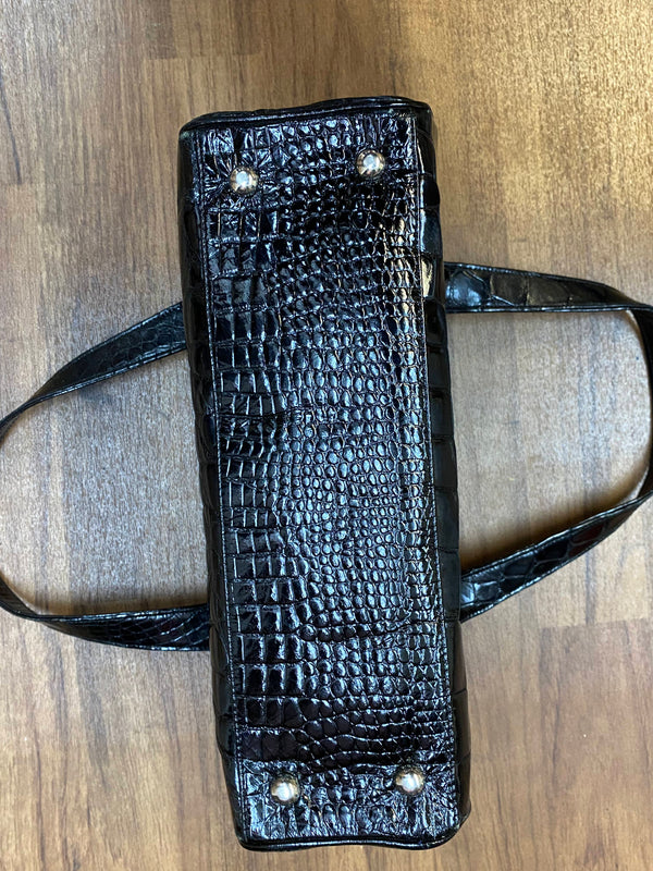 Schwarze Vintage Handtasche mit glänzender Kroko-/Reptilleder-Struktur, zwei Henkeln und silberfarbenem Bügelverschluss Ansicht 5