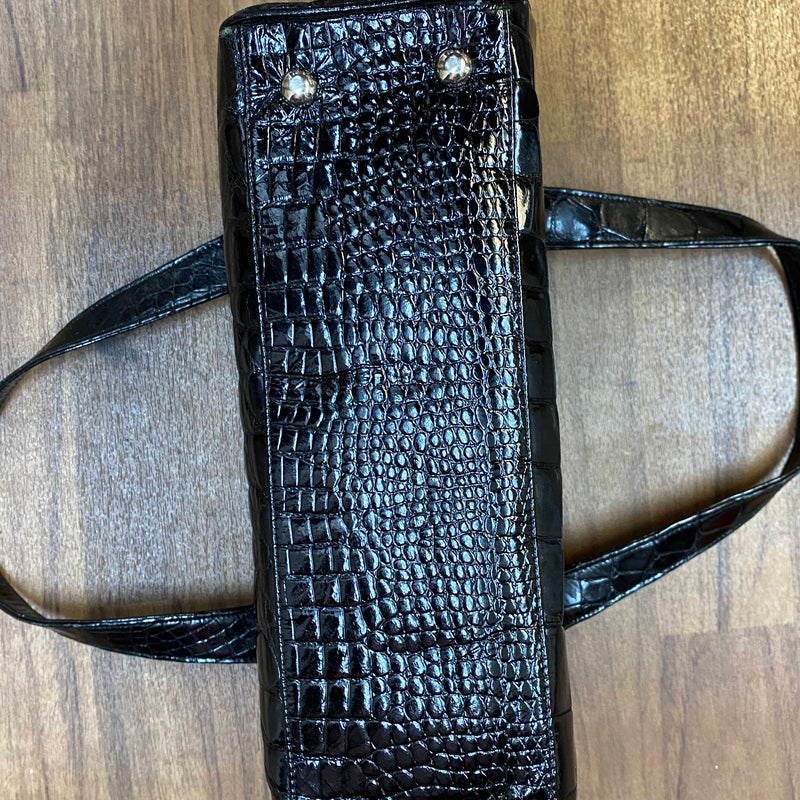Schwarze Vintage Handtasche mit glänzender Kroko-/Reptilleder-Struktur, zwei Henkeln und silberfarbenem Bügelverschluss Ansicht 5