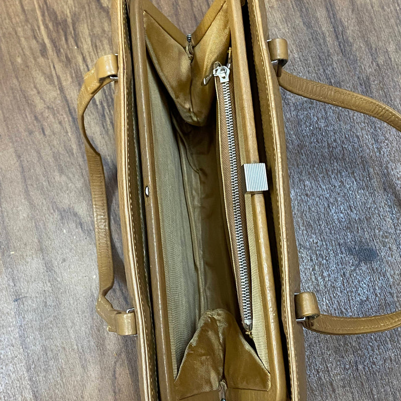 Cognacfarbene Vintage Handtasche mit Kroko-Prägung, zwei Henkeln und mehreren Innenfächern Ansicht 3