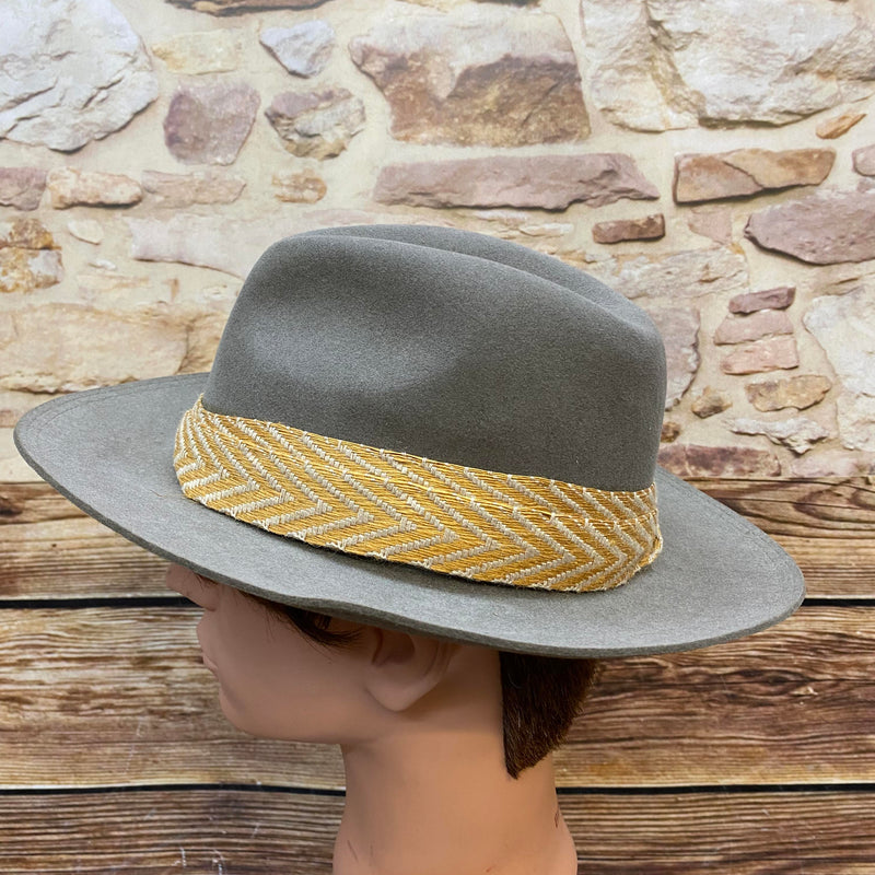 Grauer Vintage Herren Fedora aus Haarfilz mit gelb-naturfarbenem Hutband Größe 56 Ansicht 2