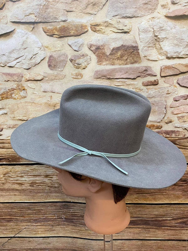 Grauer Vintage Westernhut von Smithbilt mit breiter Krempe und hellem Hutband Ansicht 2