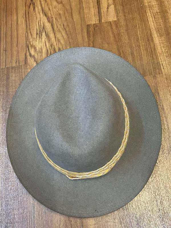 Grauer Vintage Herren Fedora aus Haarfilz mit gelb-naturfarbenem Hutband Größe 56 Ansicht 4