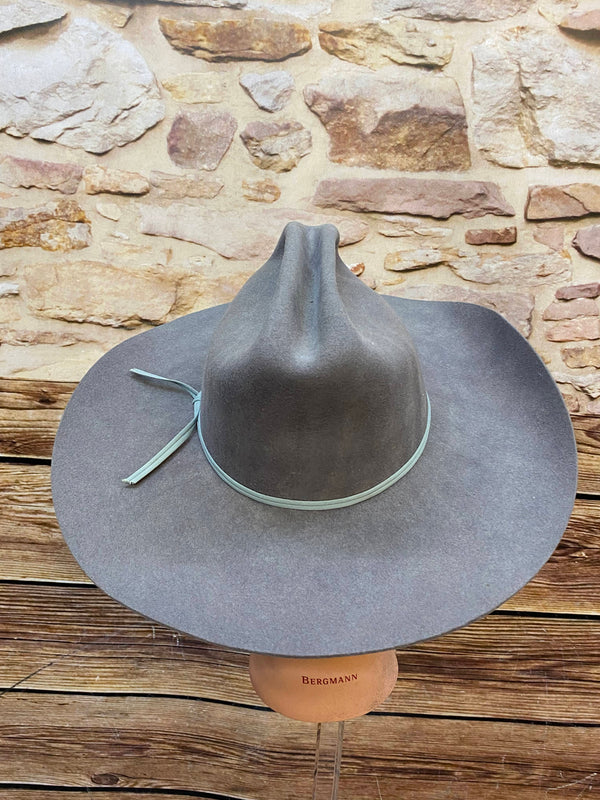 Grauer Vintage Westernhut von Smithbilt mit breiter Krempe und hellem Hutband Ansicht 3