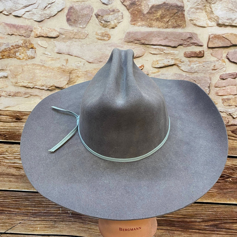 Grauer Vintage Westernhut von Smithbilt mit breiter Krempe und hellem Hutband Ansicht 3