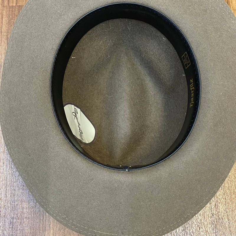 Grauer Vintage Herren Fedora aus Haarfilz mit gelb-naturfarbenem Hutband Größe 56 Ansicht 5