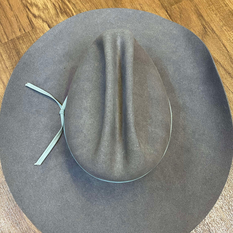 Grauer Vintage Westernhut von Smithbilt mit breiter Krempe und hellem Hutband Ansicht 4