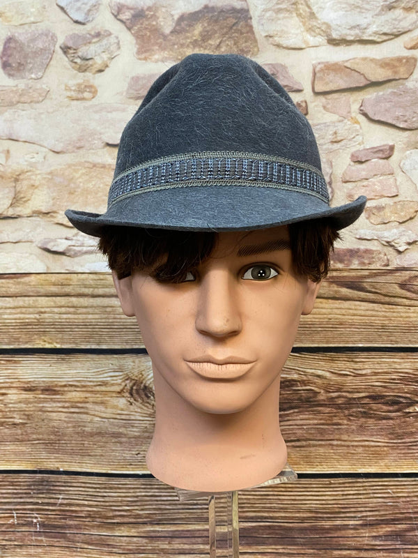 „Grauer Vintage Herren Hut Größe 57 mit dekorativem Hutband, Atlas Innenfutter und Hutwerke Guben DDR Etikett“