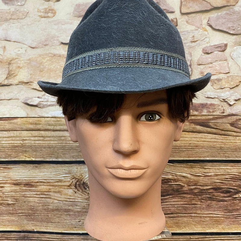 „Grauer Vintage Herren Hut Größe 57 mit dekorativem Hutband, Atlas Innenfutter und Hutwerke Guben DDR Etikett“