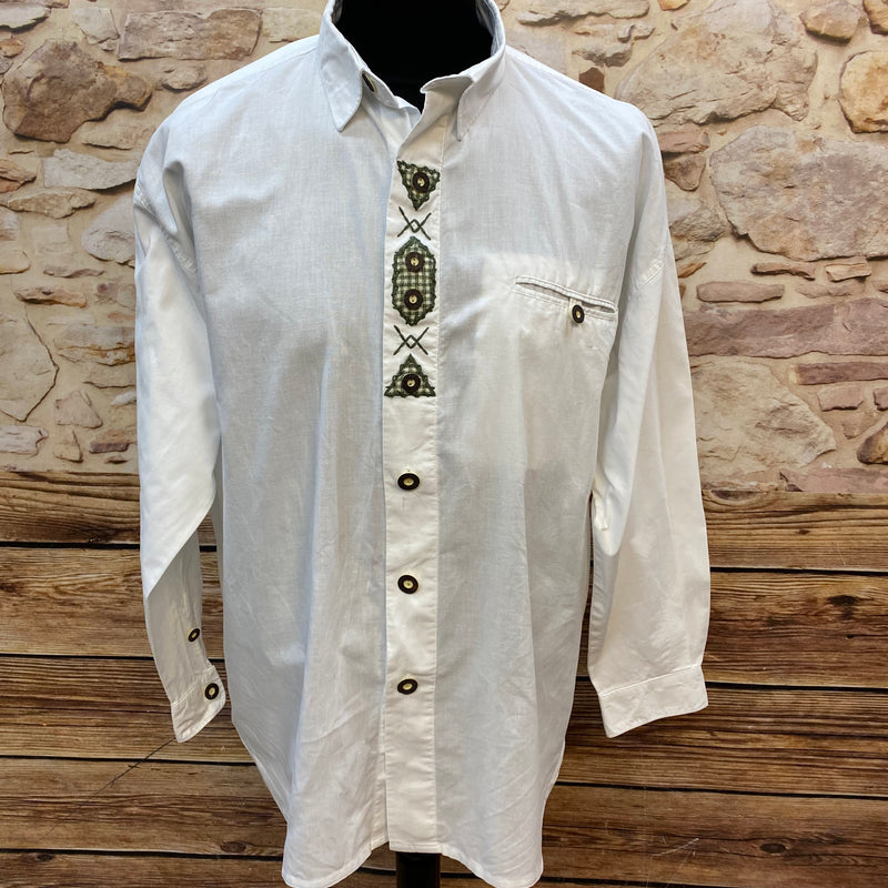 „Weißes Herren Trachtenhemd aus Baumwolle mit grüner Stickerei und Knöpfen von Alphorn Trachtenmode“
