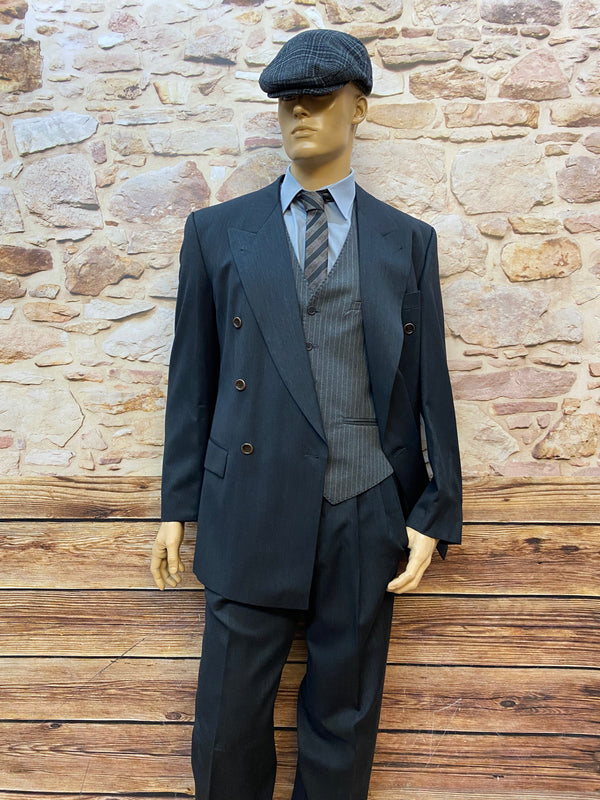 „Vollständiges Peaky-Blinders-Outfit mit Hose, Weste und Mütze in Dunkelgrau“