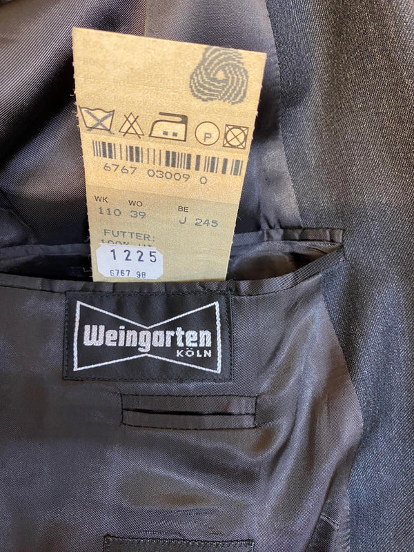 „Detailansicht der Etiketten von Weingarten Köln – 100 % Schurwolle Super 100“