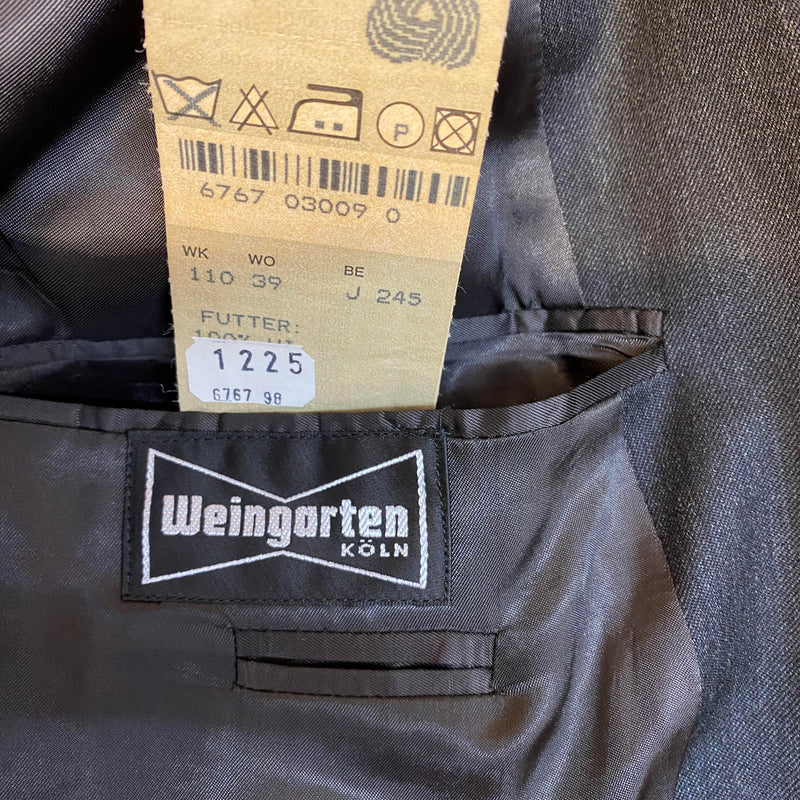 „Detailansicht der Etiketten von Weingarten Köln – 100 % Schurwolle Super 100“