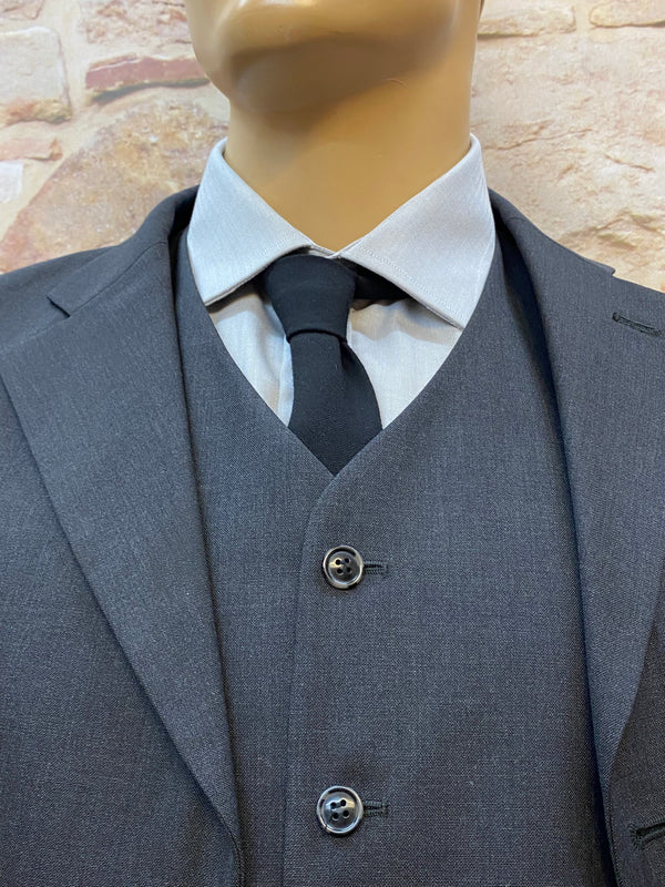 „Eleganter Anzug im Retro-Stil – komplett mit Hemd, Weste und Krawatte“