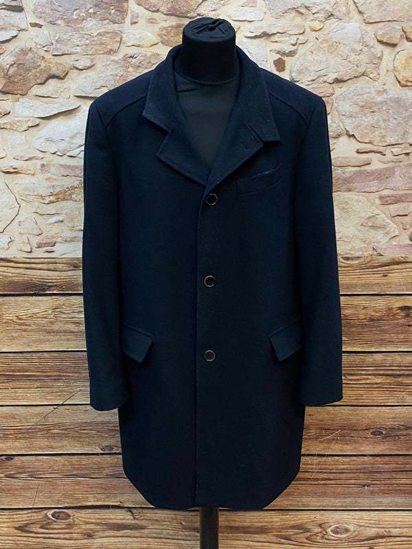 „Vintage Herrenmantel von Pierre Cardin in Größe 56 im Peaky Blinders Stil Vorderansicht“