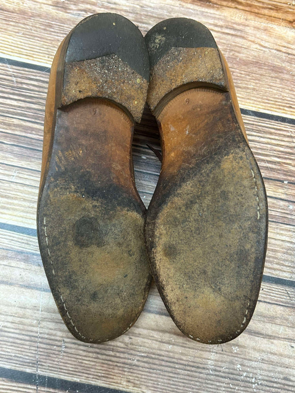 Laufsohlen mit Gebrauchsspuren – zweifarbige braune Brogues