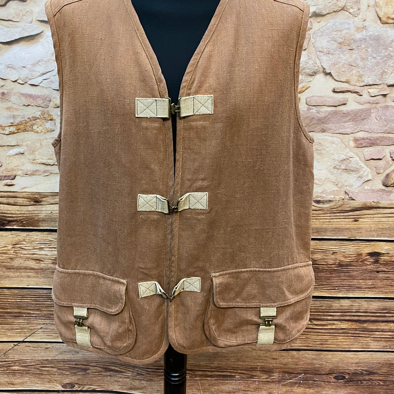 „Braune Vintage Herrenweste aus Naturtextilien, Vorderansicht“