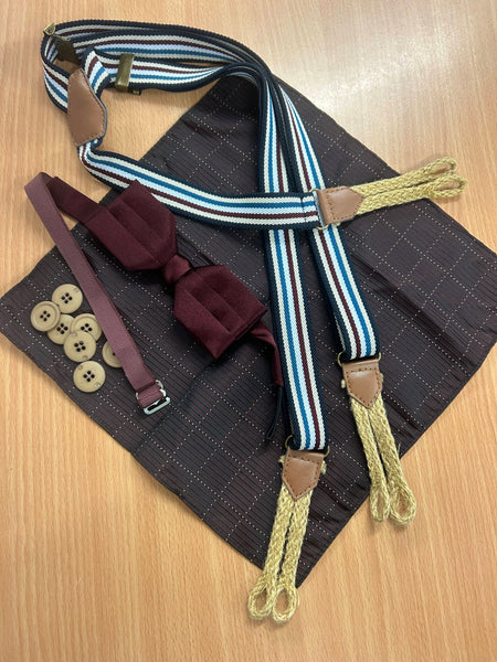 Komplettes Vintage-Set: Hosenträger, Fliege, Einstecktuch und Knöpfe auf Holztisch