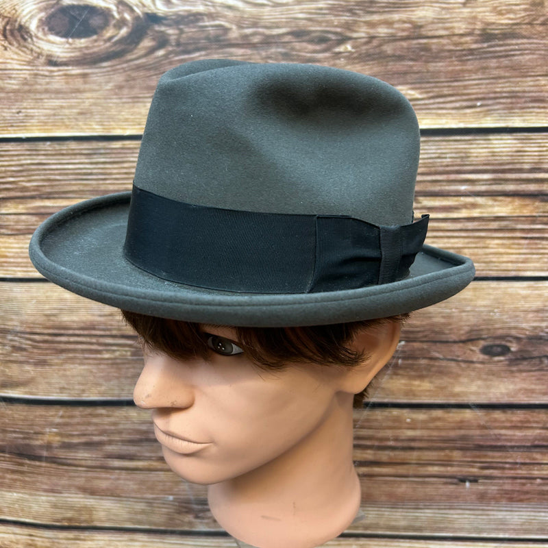 Grauer Vintage Filzhut „Hückel Superior“ Größe 56 mit schwarzem Hutband und Feder
