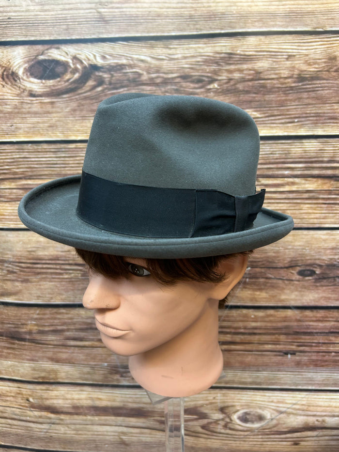 Grauer Vintage Filzhut „Hückel Superior“ Größe 56 mit schwarzem Hutband und Feder