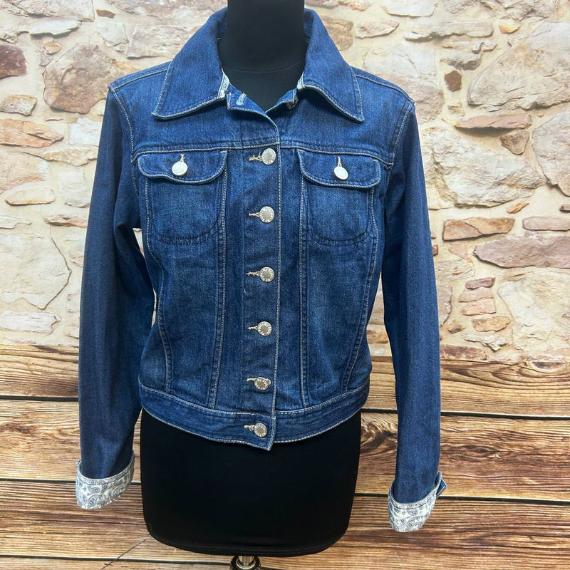 Vintage Jeansjacke Damen in Gr. 42 auf Schneiderpuppe fotografiert.