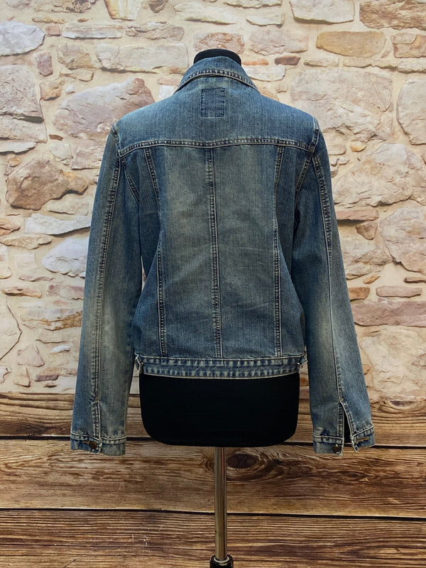 „Vintage Jeansjacke Damen Rückseite blau mit leichter Waschung“