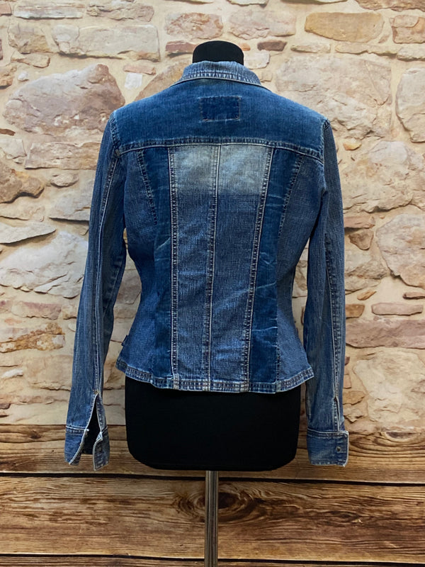 „Vintage Jeansjacke Damen Rückansicht tailliert blau Denim“