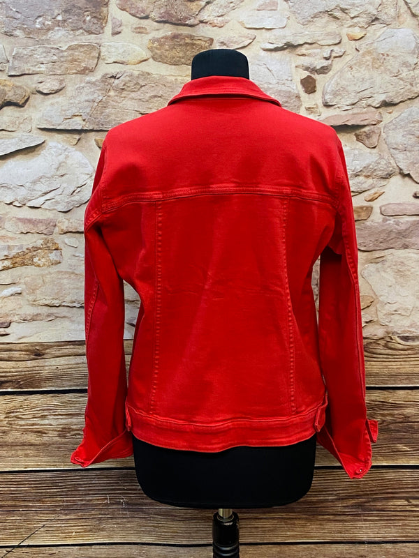 „Vintage Jeansjacke Damen Rückansicht klassischer Schnitt rot“
