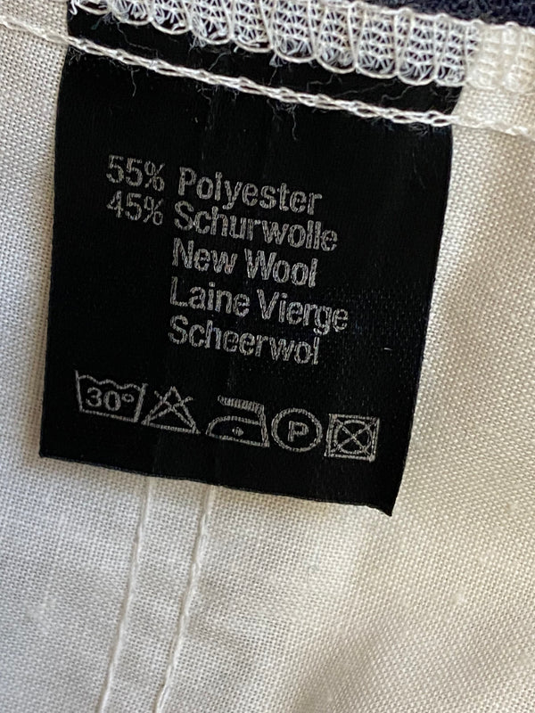 „Innenetikett mit Materialangabe Schurwolle-Polyester an Vintage Hose“