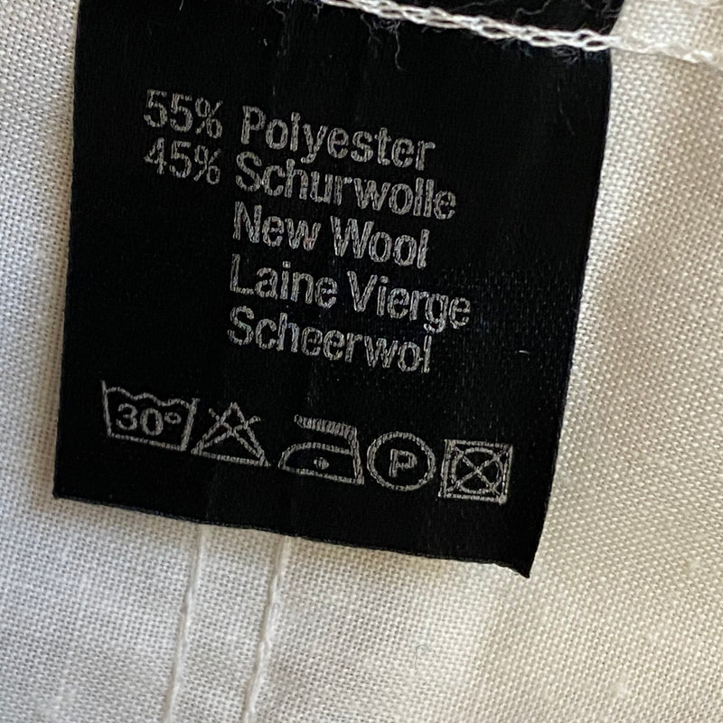 „Innenetikett mit Materialangabe Schurwolle-Polyester an Vintage Hose“