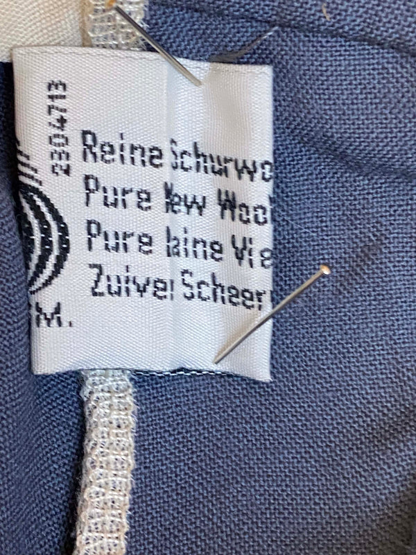 „Innenetikett Reine Schurwolle an Vintage Knickerbocker im Retro-Stil“