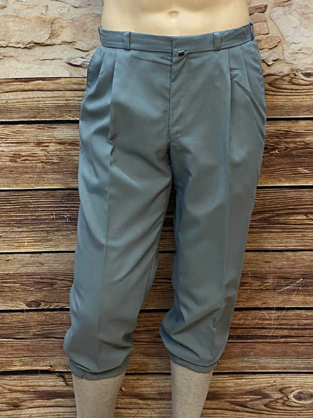 Grau-grüne Knickerbocker-Hose mit Bundfalten und elastischem Saumabschluss, 20er-Jahre-Stil.