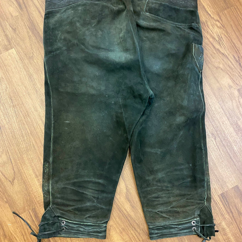 Schwarze Kniebund-Lederhose Rückansicht mit Schnürung