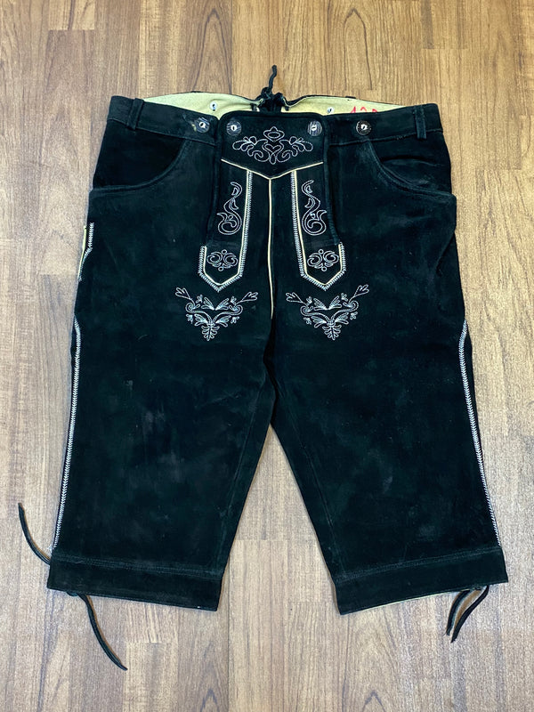 „Vintage Kniebundlederhose Herren schwarz Achim Klein bestickt Vorderansicht“