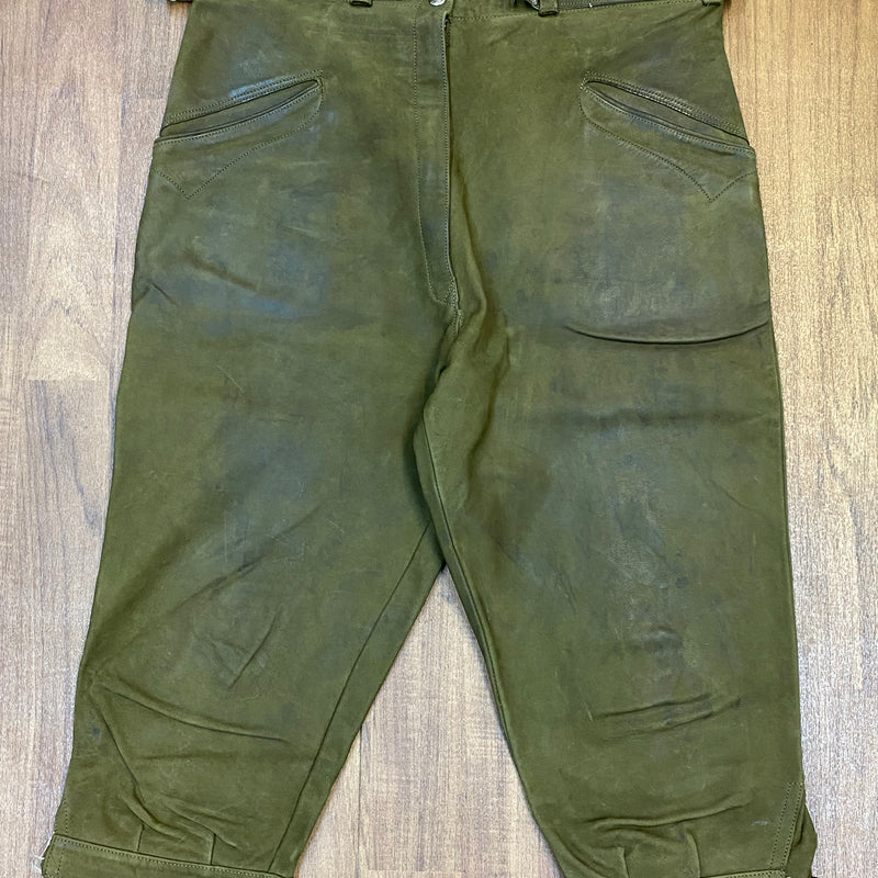„Vintage Kniebundlederhose Herren grün Echtleder Vorderansicht“