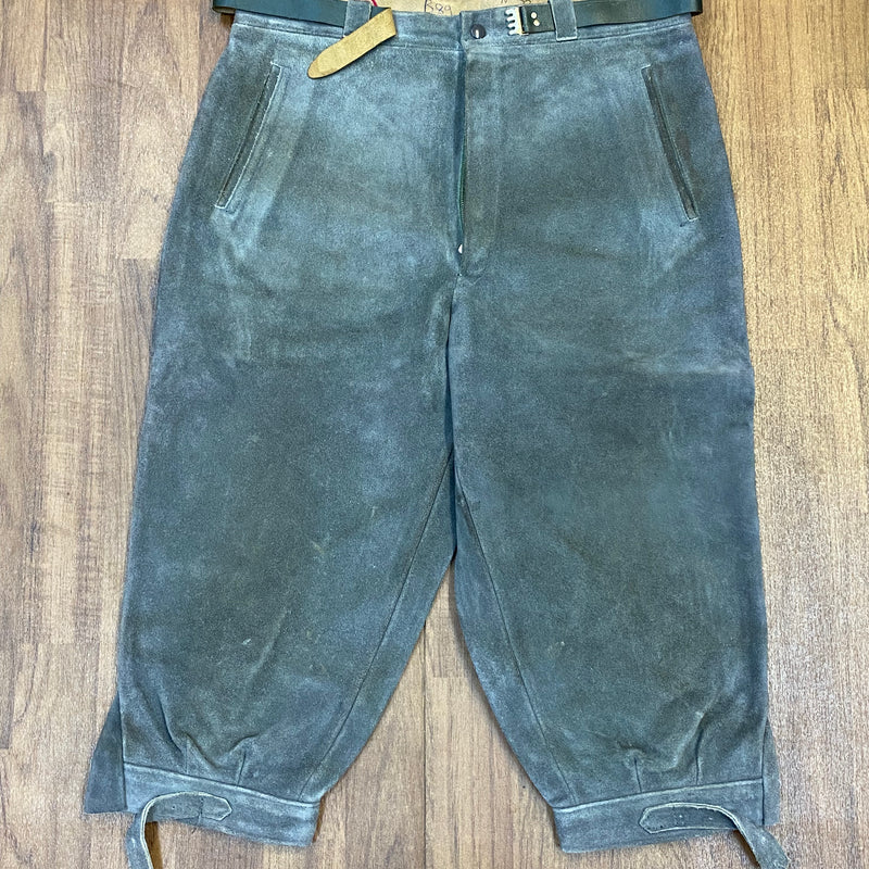 „Vintage Kniebundlederhose Herren grau Echtleder Trachtenhose Vorderansicht“