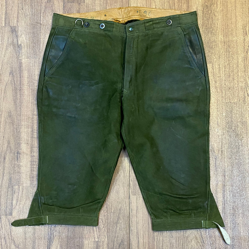 „Vintage Kniebundlederhose Herren grün Echtleder Trachtenhose Vorderansicht“