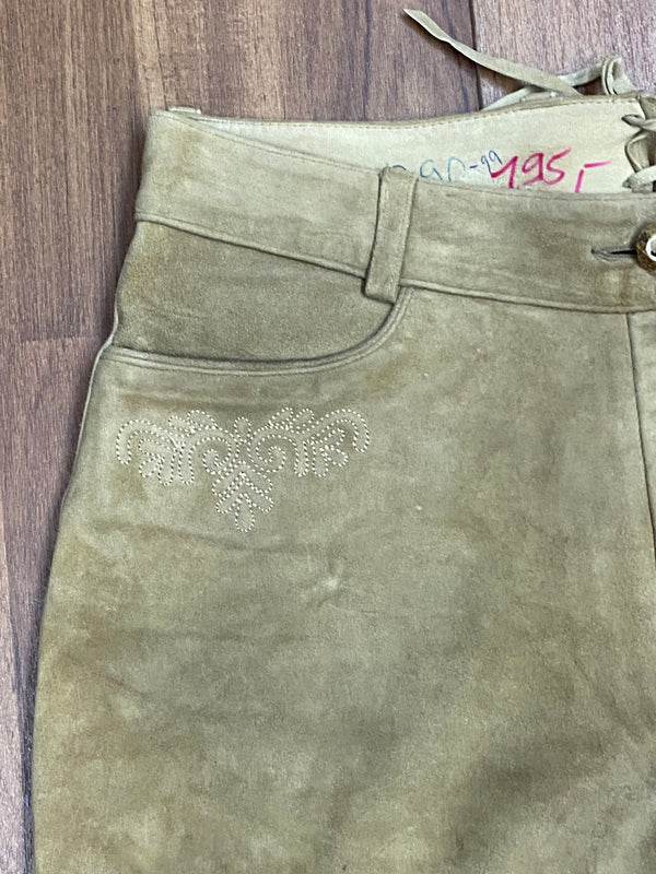 „Detail Stickerei beige Lederhose Trachten Stockerpoint“